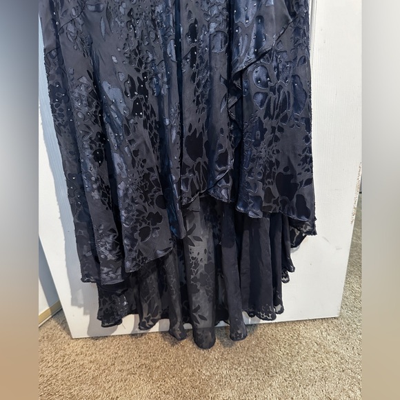 Asymmetrical Sleeveless Cocktail Dress - Picture 7 of 10